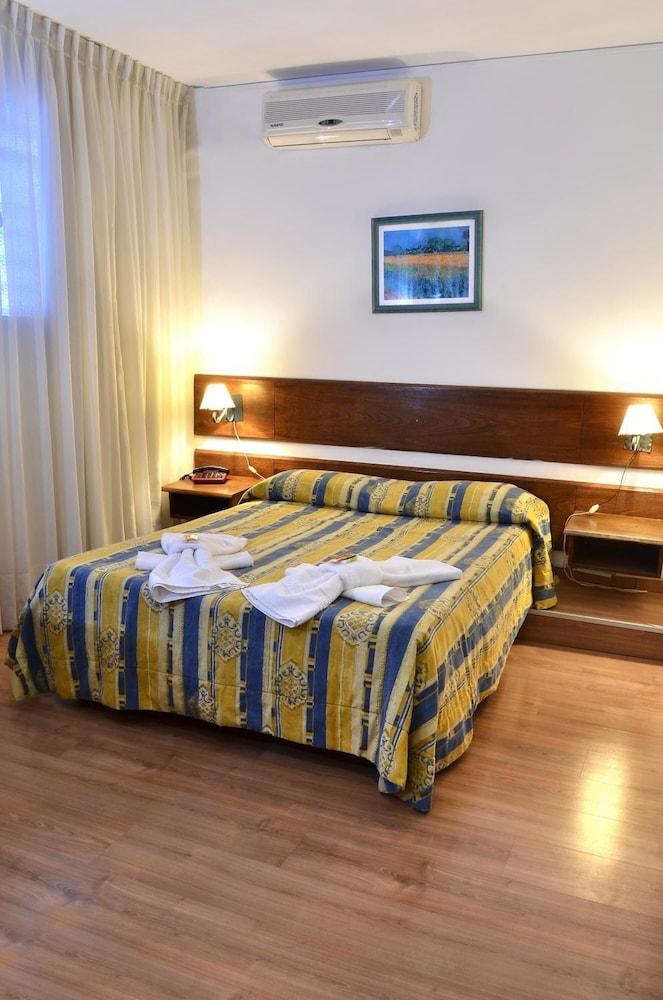 Hotel Hispano Montevideo Bagian luar foto